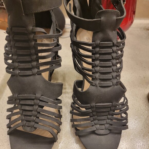 Black back-zip heeled boots - Picture 4 of 4